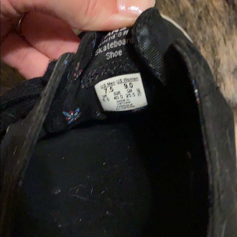 Vans - Picture 3 of 3